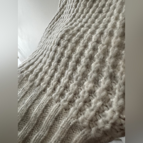 American Eagle Whoa So Cozy Waffle V Neck Chunky Oversized Sweater - Picture 5 of 6